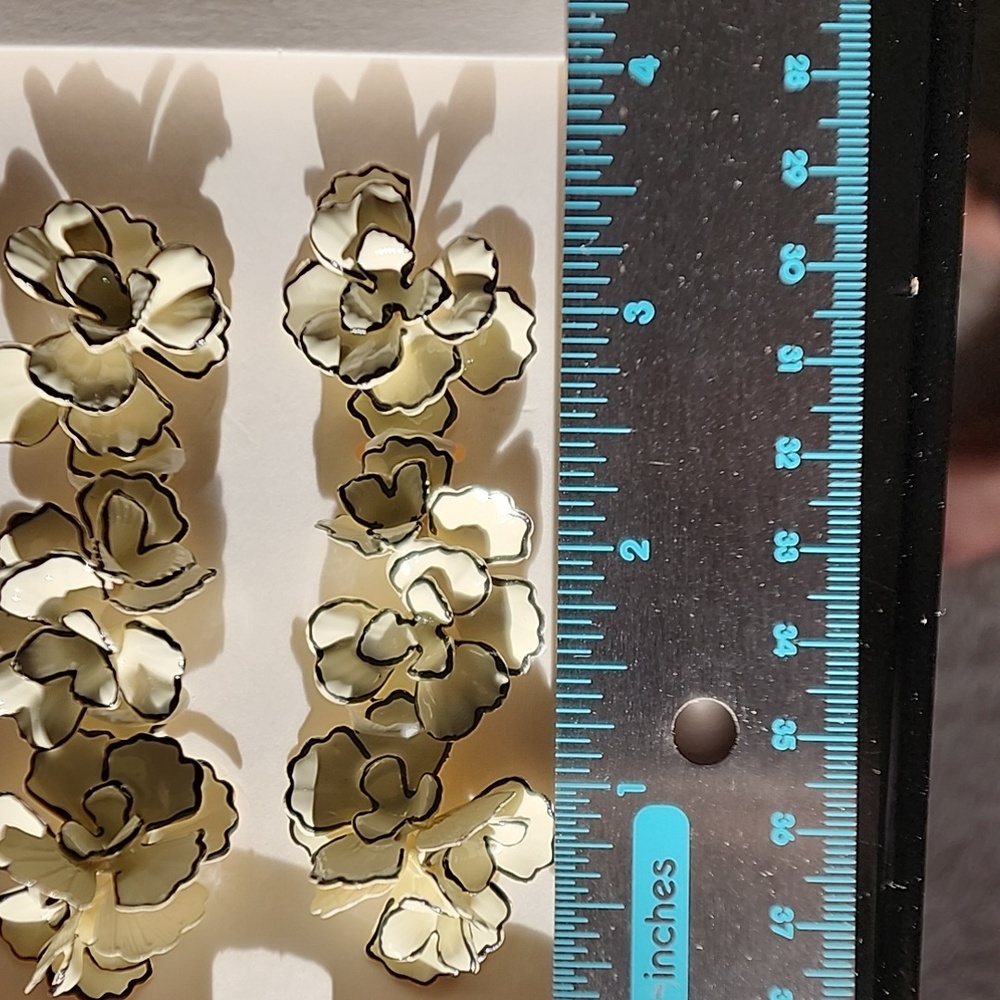 ZARA Contrast Flower Earrings - Picture 10 of 14